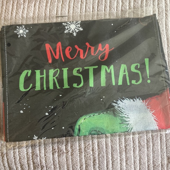 NWT Black- Merry Christmas w/ The Grinch Holding an Ornament Table Runner 72x23 - Picture 8 of 8